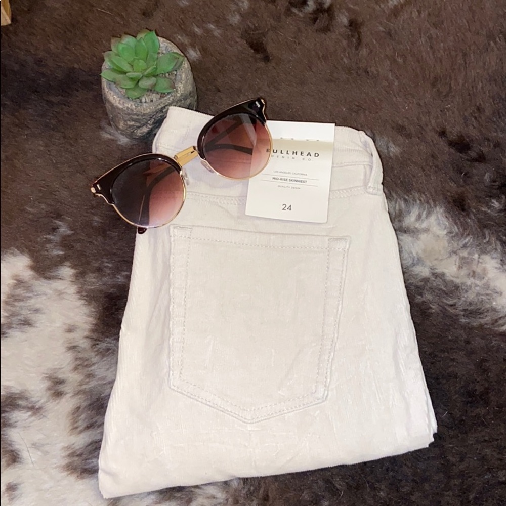 NWT BULLHEAD CREAM MID RISE SKINNIEST CORDUROY